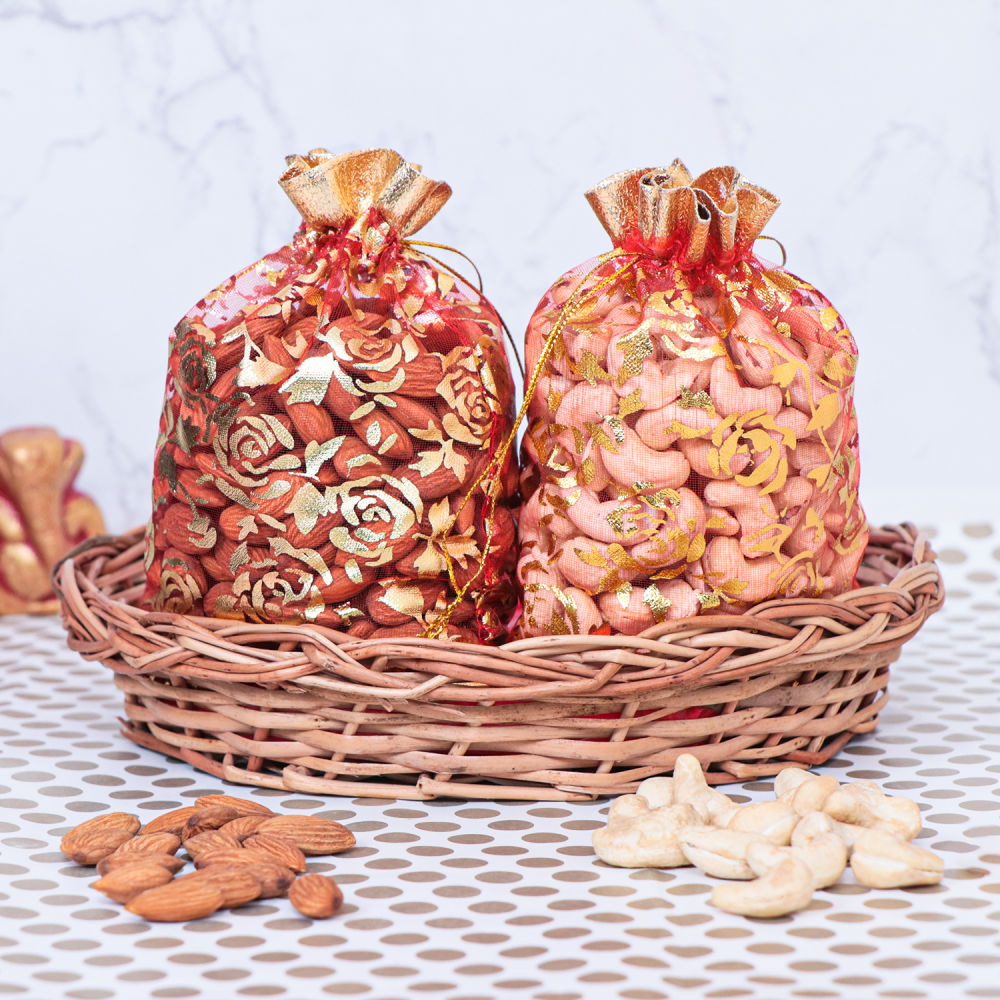 53834_cashews-and-almonds-potli-combo